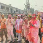 कुशीनगर : होली पर्व पर पडरौना में भगवान श्री नरसिंह जी की भव्य शोभायात्रा, श्रद्धालुओं ने पुष्प वर्षा कर किया स्वागत।